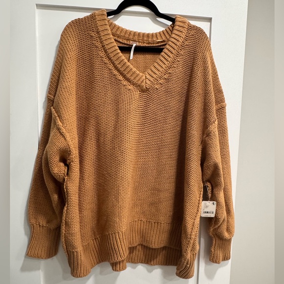 Free People Camel Brown Alli V-Neck Heavy Knit Oversize Sweater Sz S NWT - Picture 3 of 14